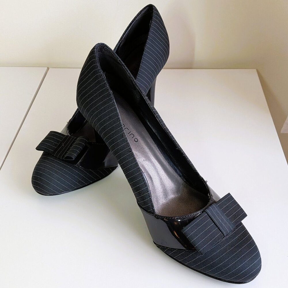 NWOT Ann Marino Grey with White Stripes Pump, Bow Detail, Sz 9